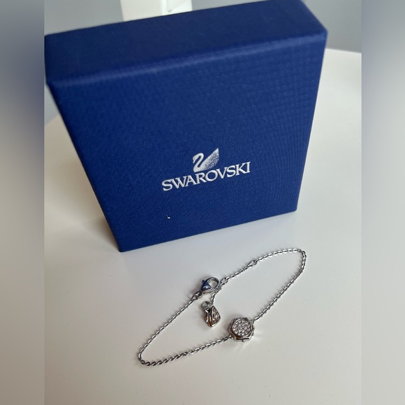 Swarovski Reversible Bolt Necklace and Bracelet Set - Picture 2 of 7